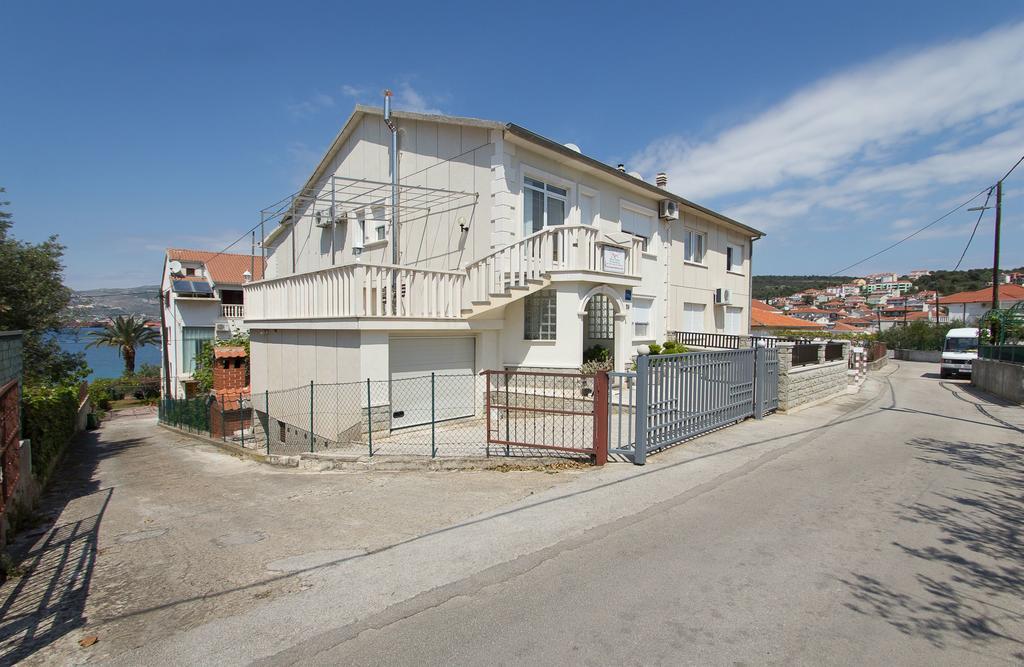 Apartments Mare Trogir Exterior photo